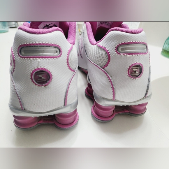 Womens Nike Shox Sneakers Pink & White Athletic Shoes - Picture 9 of 12